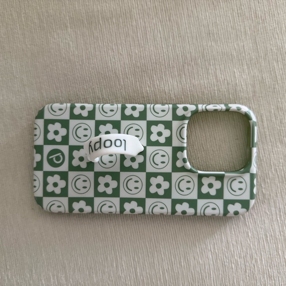 Loopy Case iPhone 14 Pro Green and White Geometric Phone Cover